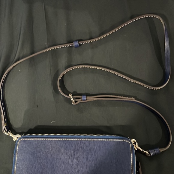 Dooney & Bourke cross body pocket book - Picture 3 of 5